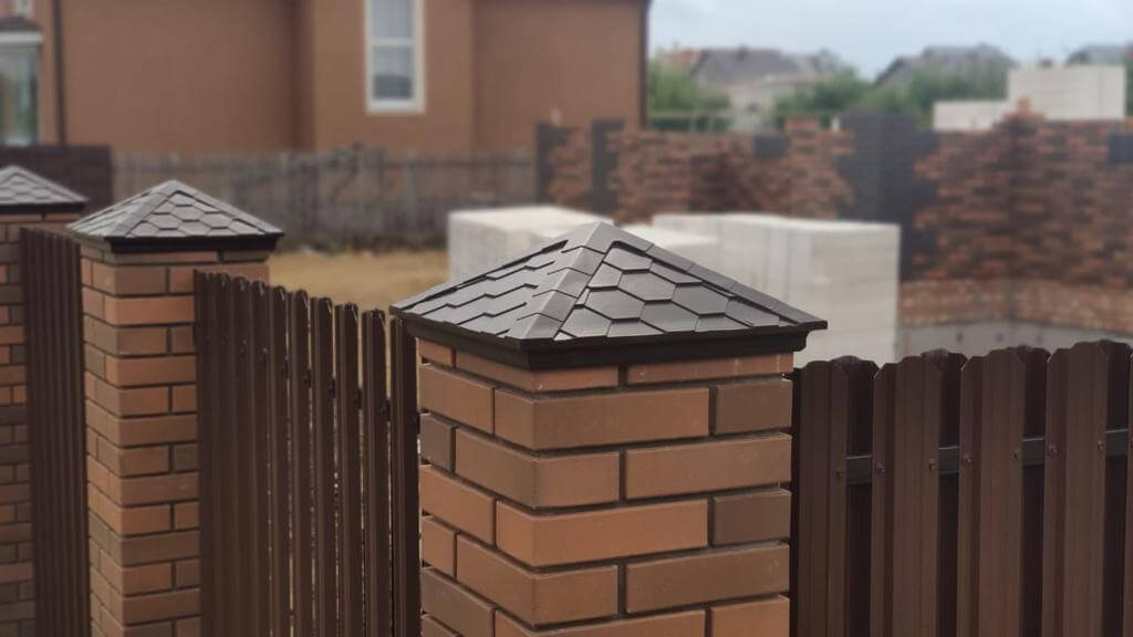 Колпак Zking Эверест Коричневый на столб 1.5х1.5 кирпича (390х390мм) в Великих Луках фото