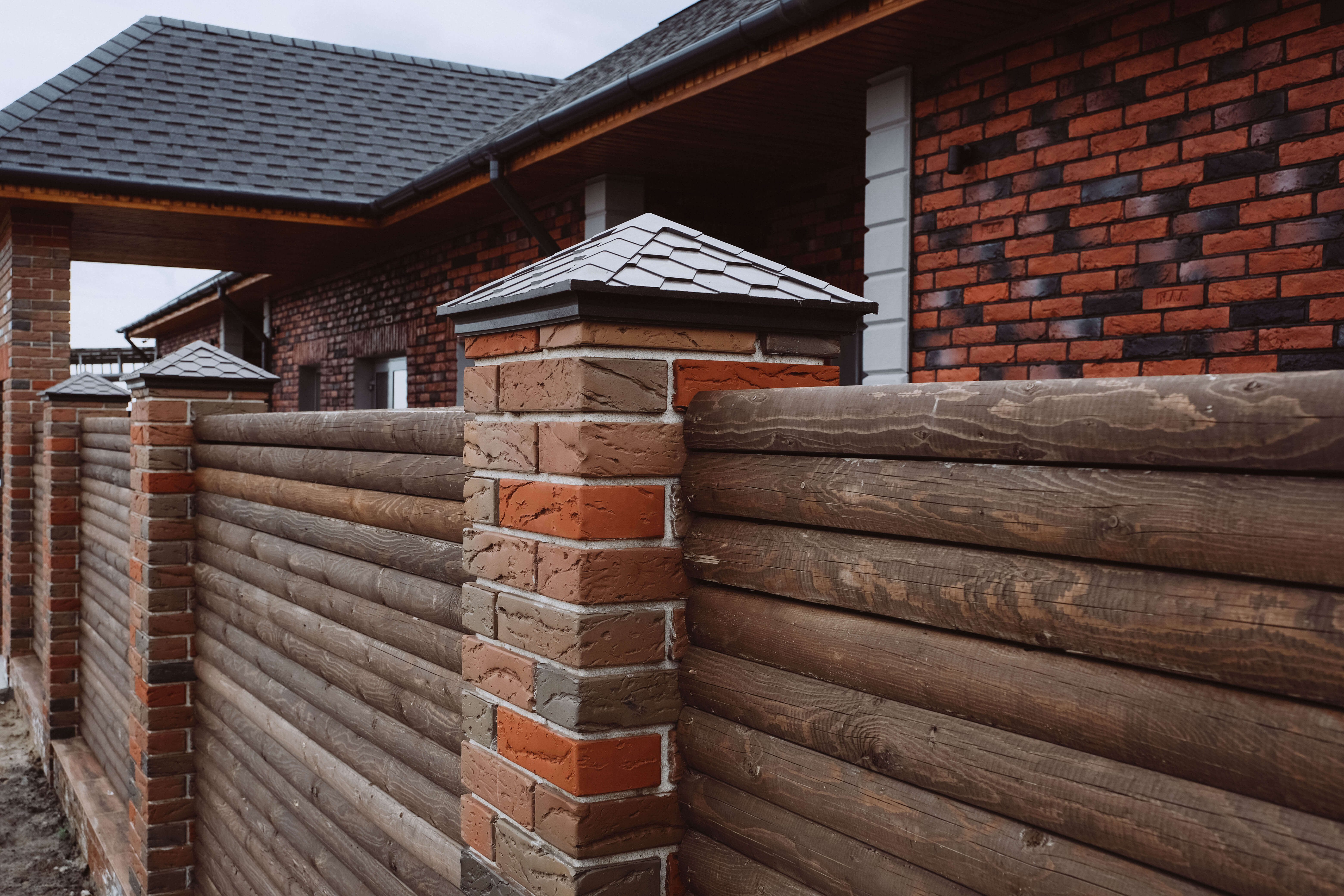 Колпак Zking Эверест Коричневый на столб 1.5х1.5 кирпича (390х390мм) в Великих Луках фото