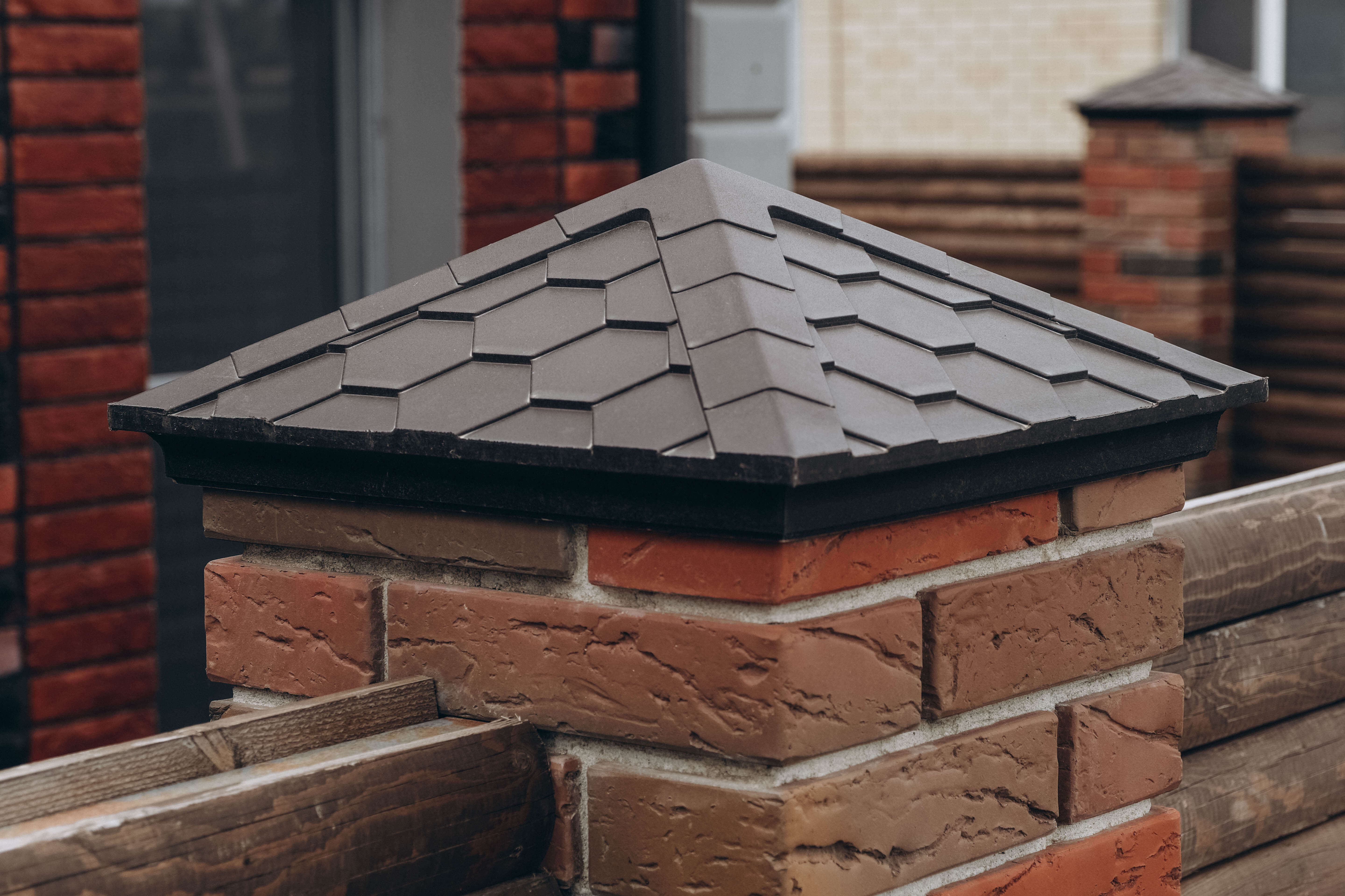 Колпак Zking Эверест Коричневый на столб 1.5х1.5 кирпича (390х390мм) в Великих Луках фото